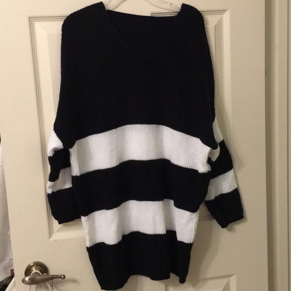 Black and white long sleeves